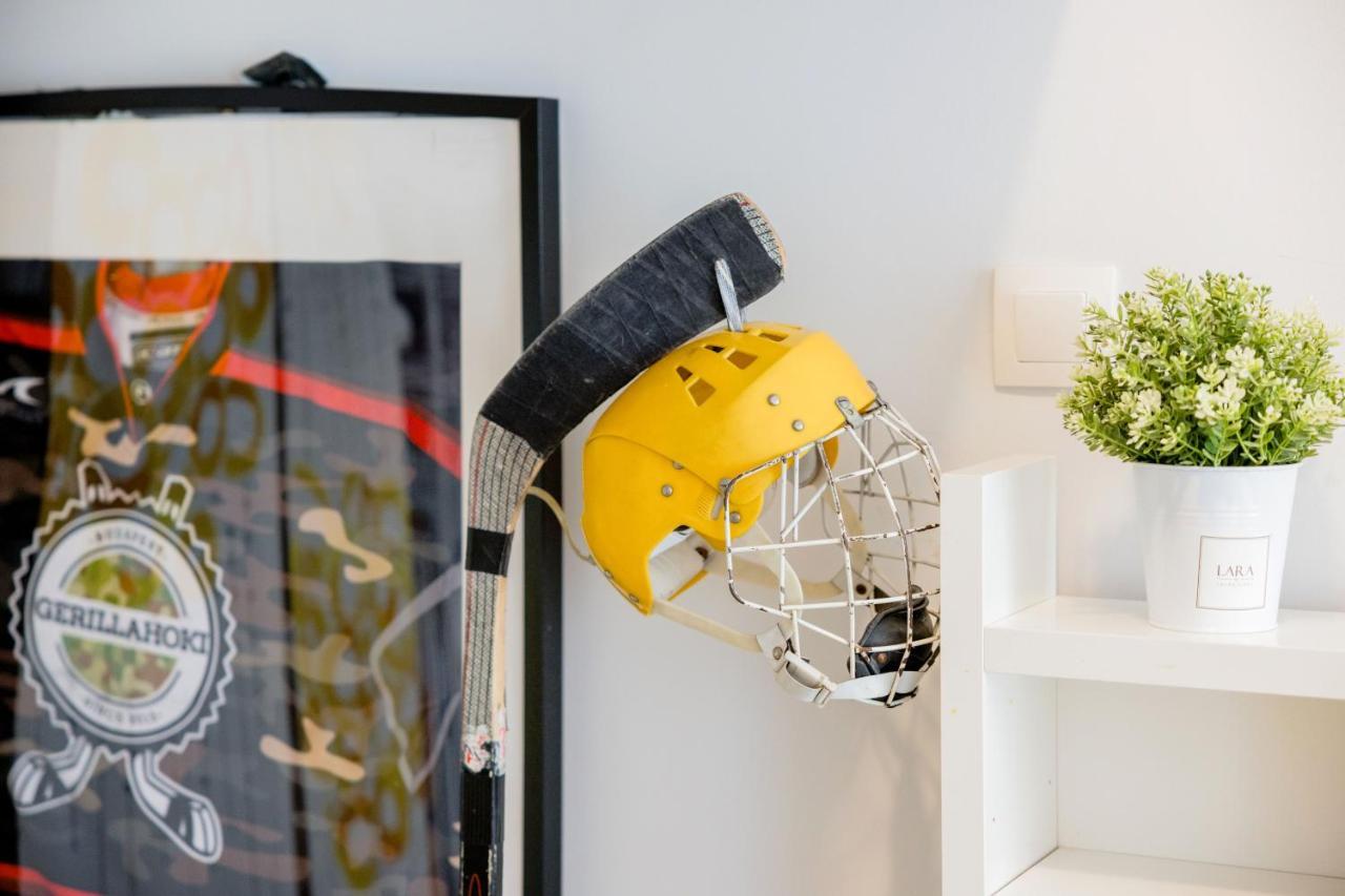 Live Like A Local At The Rustic Hockey Hut Apartment Budapest Exterior photo